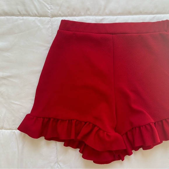 NWT Pretty Little Thing Red Ruffles Shorts Size 2 XS/Small - Picture 2 of 4